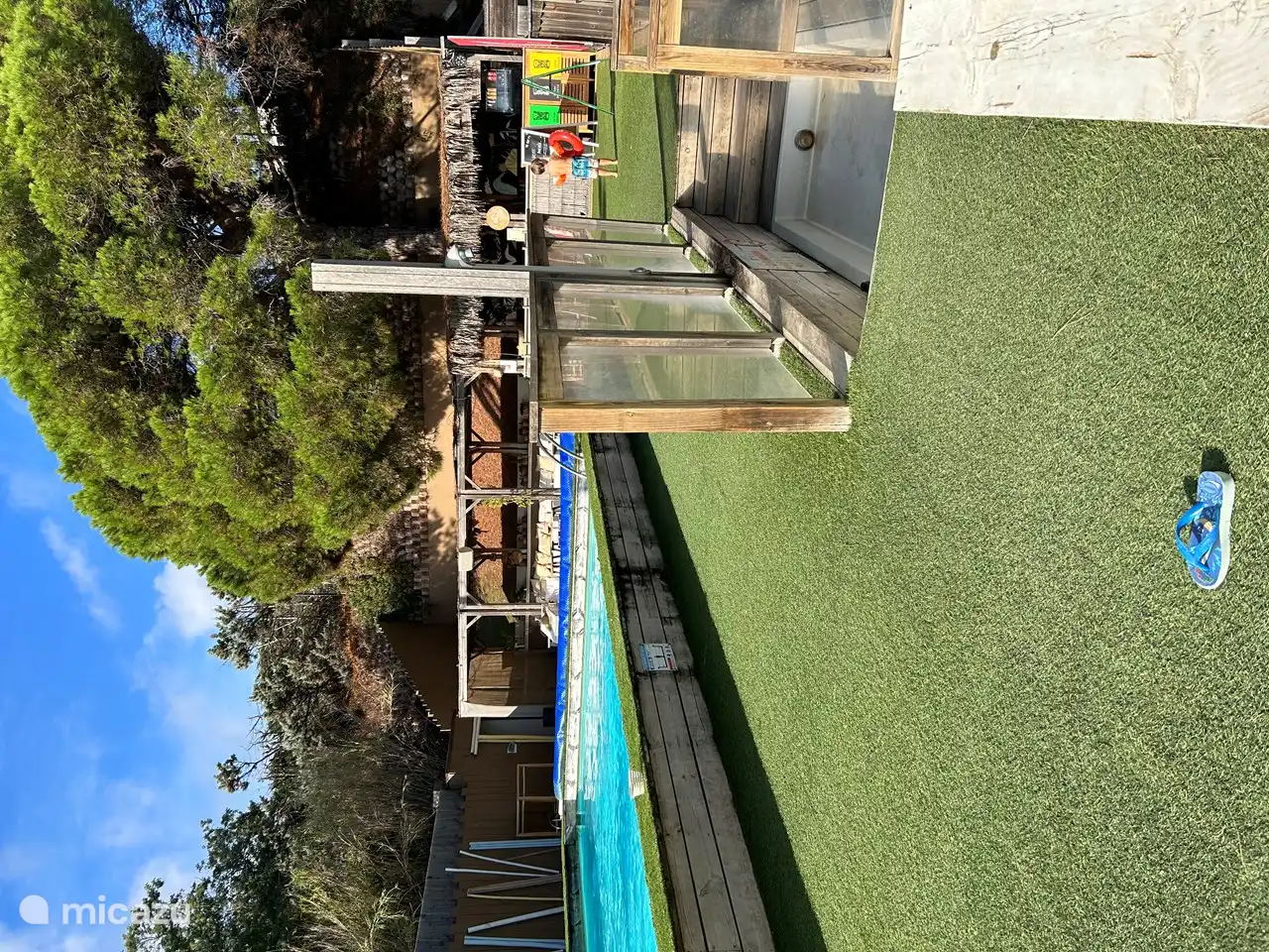 Schwimmbad im Kon Tiki 