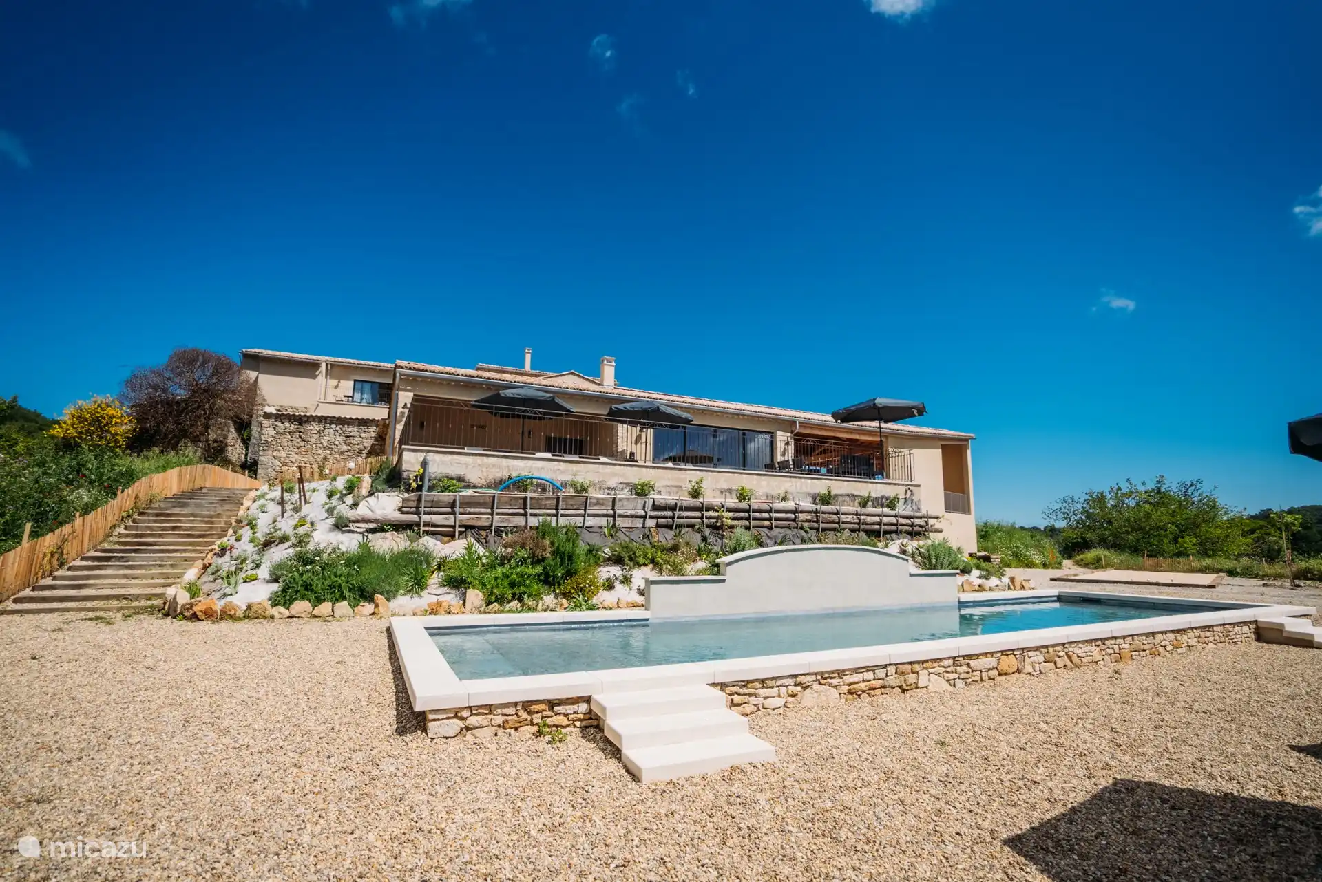 Schwimmbad des Mas de Toulair