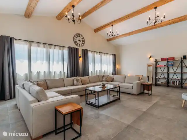 Mas de Toulair - Luxe in de Provence huren in Frankrijk, Gard, Salazac - villa Woonkamer met grote bank