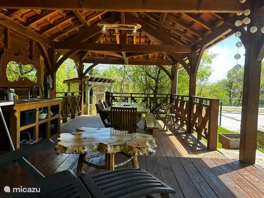 Terraza de la piscina 1