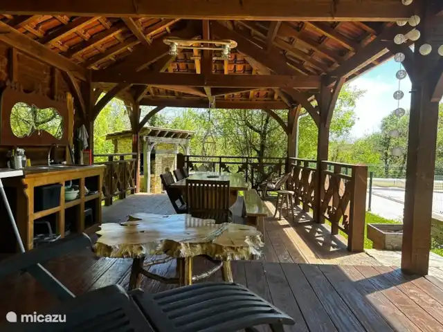 La señorita en Francia, Lot, Lavercantière - casa rural / cabaña Terraza de la piscina 1