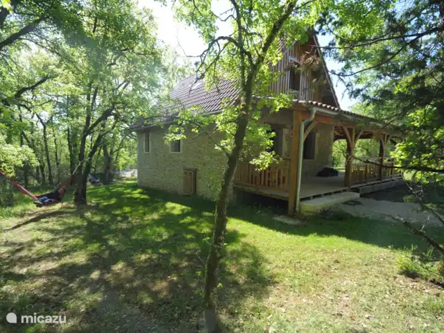 La señorita en Francia, Lot, Lavercantière - casa rural / cabaña A la sombra o al sol, muchos lugares privados y tranquilos disponibles.