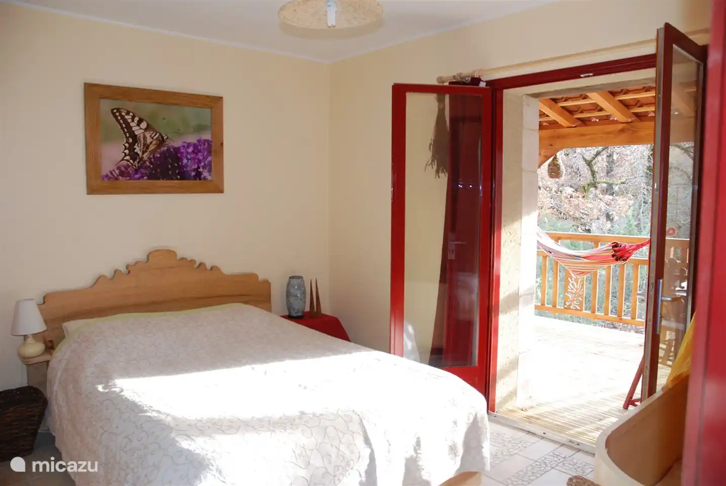 puertas de la planta baja a la terraza cubierta