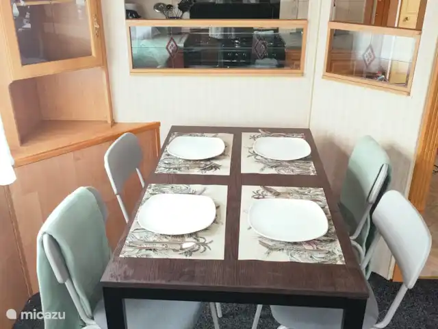 Casa Cien en Países Bajos, Overijssel, De Pol - mobil home / caravana Tabla para 4. Deslícese en la mesa para 2.