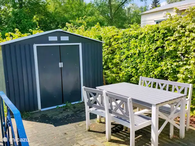 Casa Cien en Países Bajos, Overijssel, De Pol - mobil home / caravana Zona de estar. Detrás del chalet hay un césped