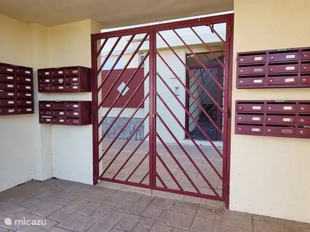 Zeebries schuilplaats huren in Spanje, Costa Blanca, Dénia - appartement G-Entree appartement met lift naar de tweede verdieping. Appartement nr. 5. Sleutelkluisje in de brievenbus.