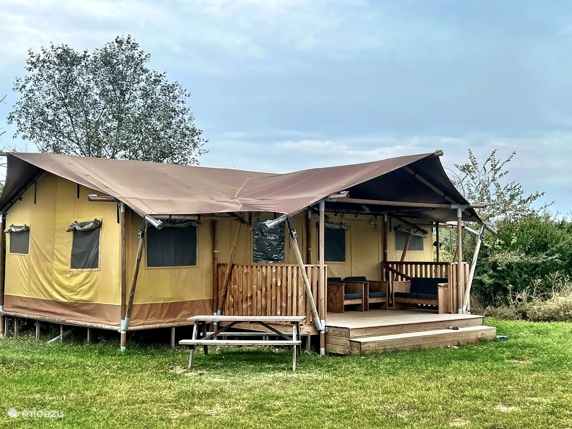 Luxuriöses Glamping-Zelt mit privatem Pool in Italien, Lombardei, Mornico Losana - glamping / safarizelt / yurt