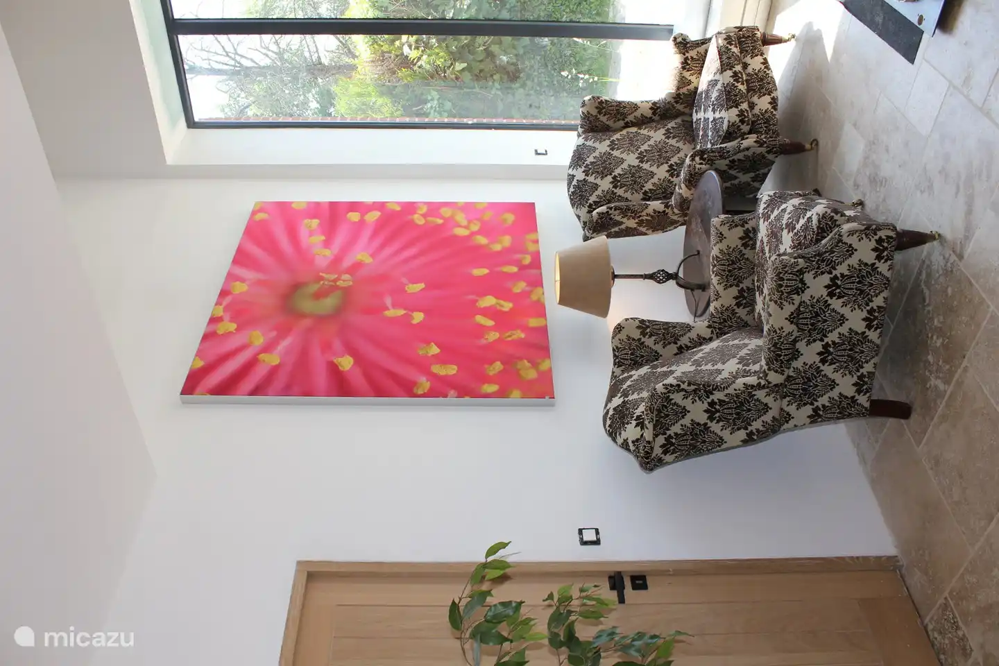 Eingangshalle mit Terrassentüren