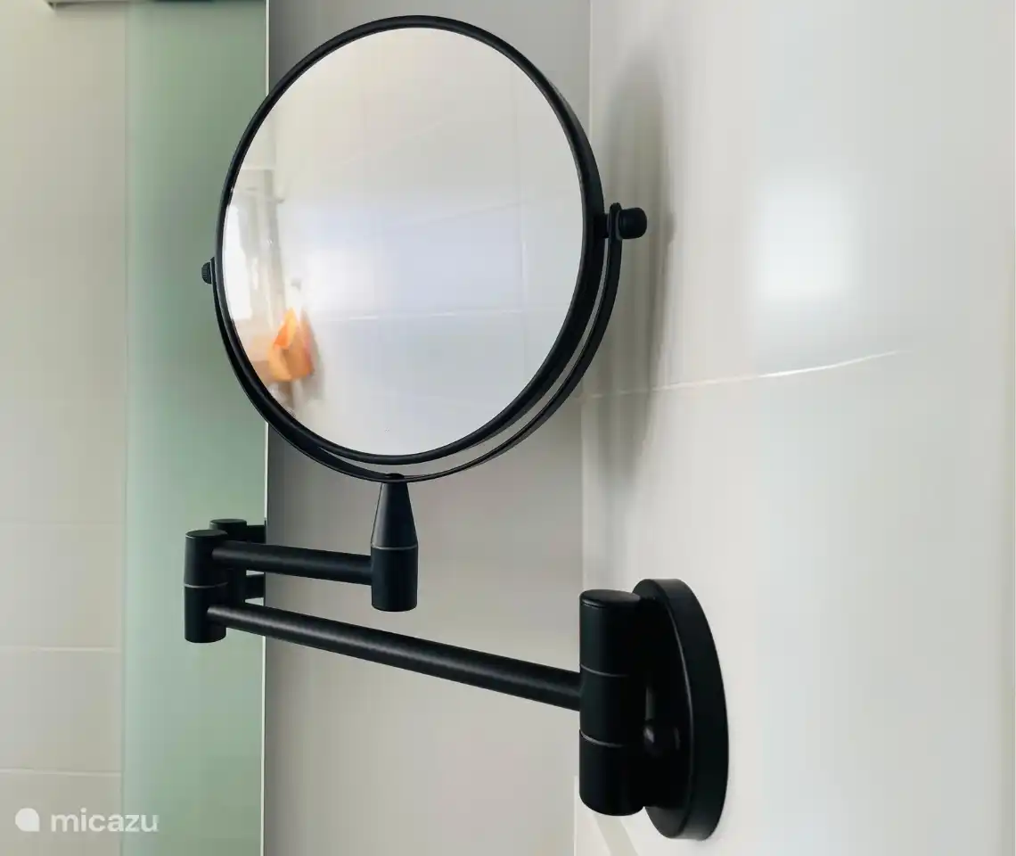 Extra mirrors in the bathroom