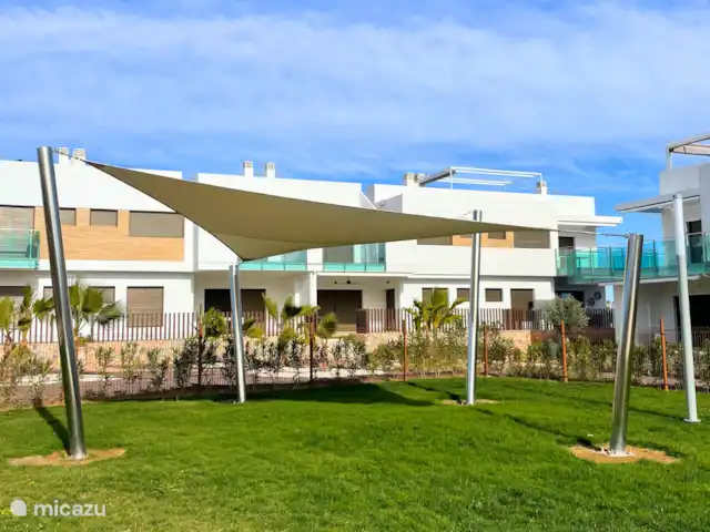 Casa Paloma Blanca Soleil et Golf | Espagne, Costa Blanca, Torrevieja - appartement Beaucoup d’ombre au bord de la piscine
