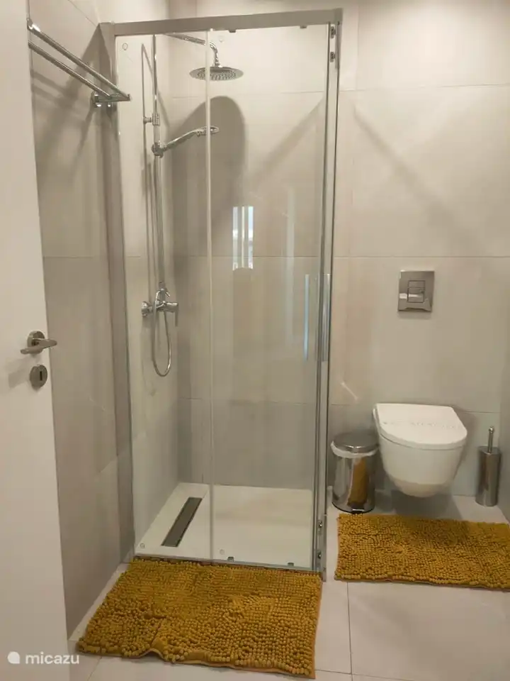 Douche met regen/ stort douche kop