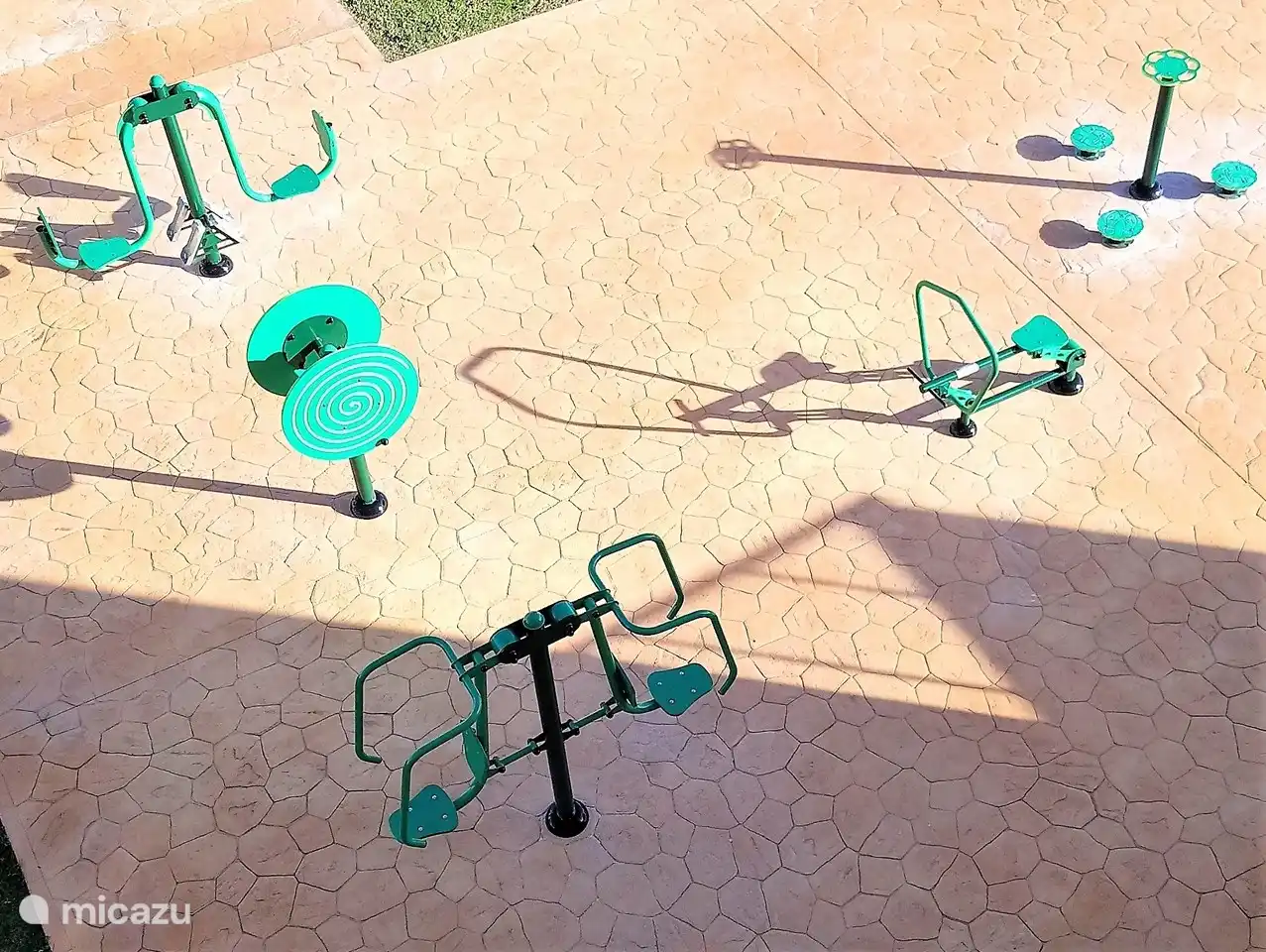 outdoor fitness equipment