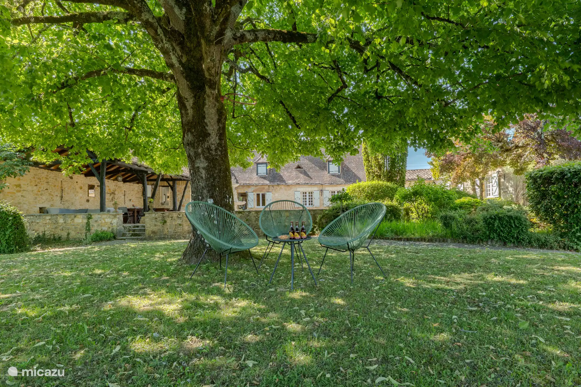 Un asiento en el jardín