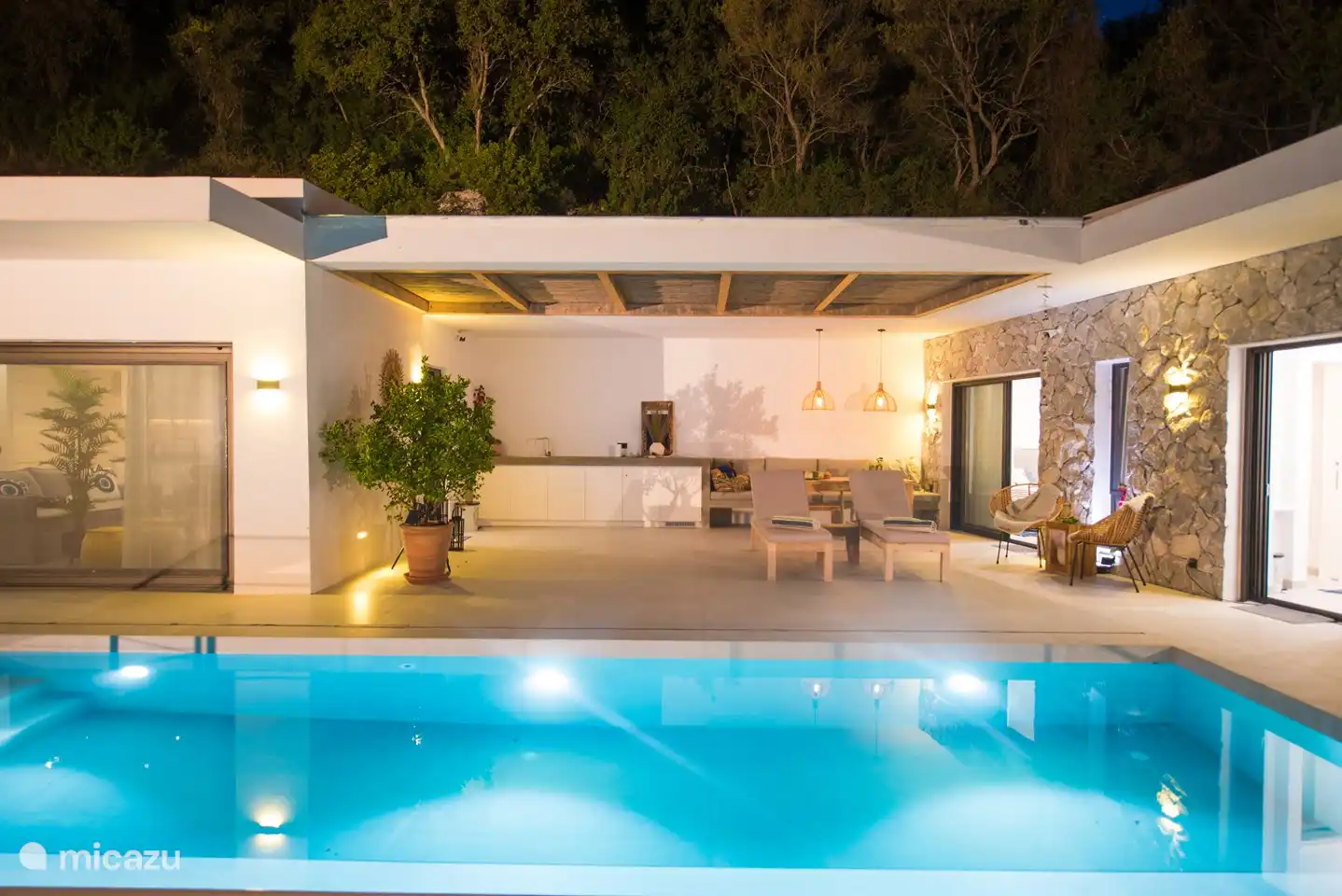 terrasse couverte la nuit