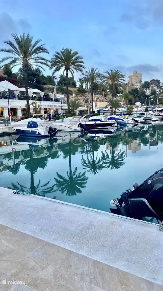 Yachthafen Moraira mit Club Nautico Restaurant
