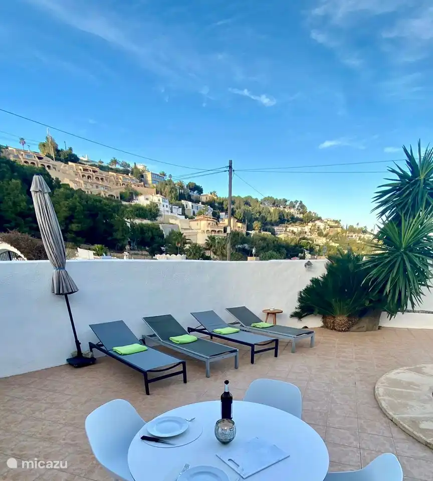 Schwimmbad in der Sonne 8 von 4