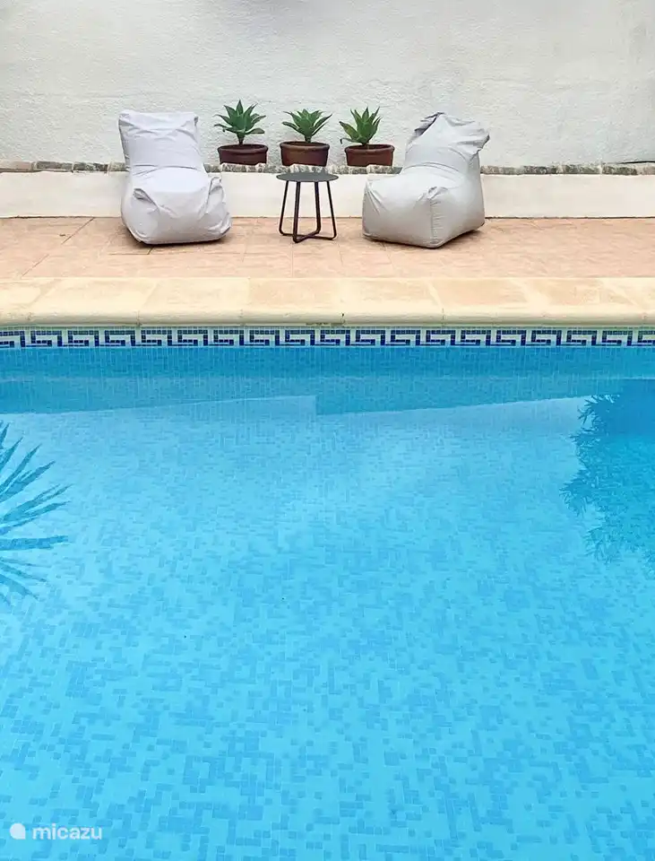 Pouf 4 Stück, Süßwasserschwimmbecken - schräg von 1m 20 bis 2m.