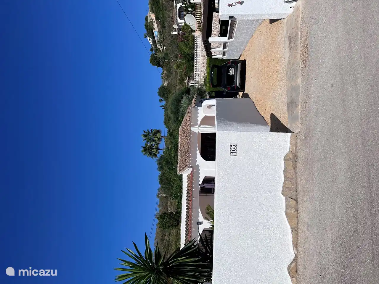 Vorderansicht von der Straße