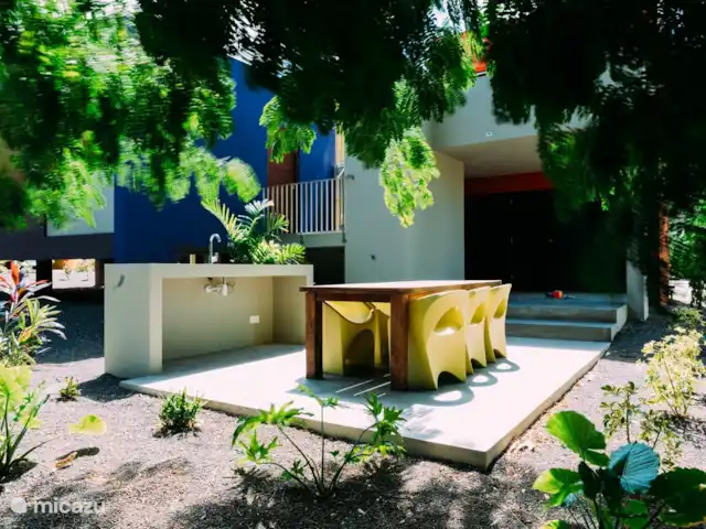 Villa Mellow piscine Eco resort | Curaçao, Curaçao-Centre, Boca St. Michiel - villa L'espace extérieur avec cuisine extérieure et salon de jardin. Quel bel espace pour se détendre.