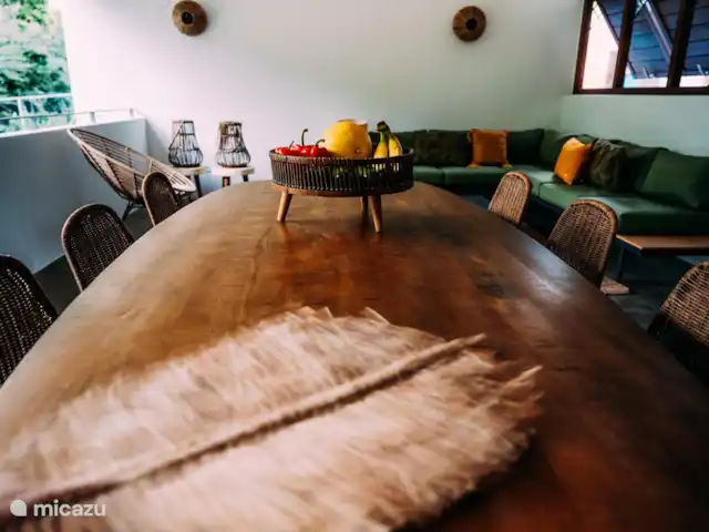 Villa Mellow piscine Eco resort | Curaçao, Curaçao-Centre, Boca St. Michiel - villa Cette belle table design convient pour 6 personnes dans le séjour/cuisine ouvert.