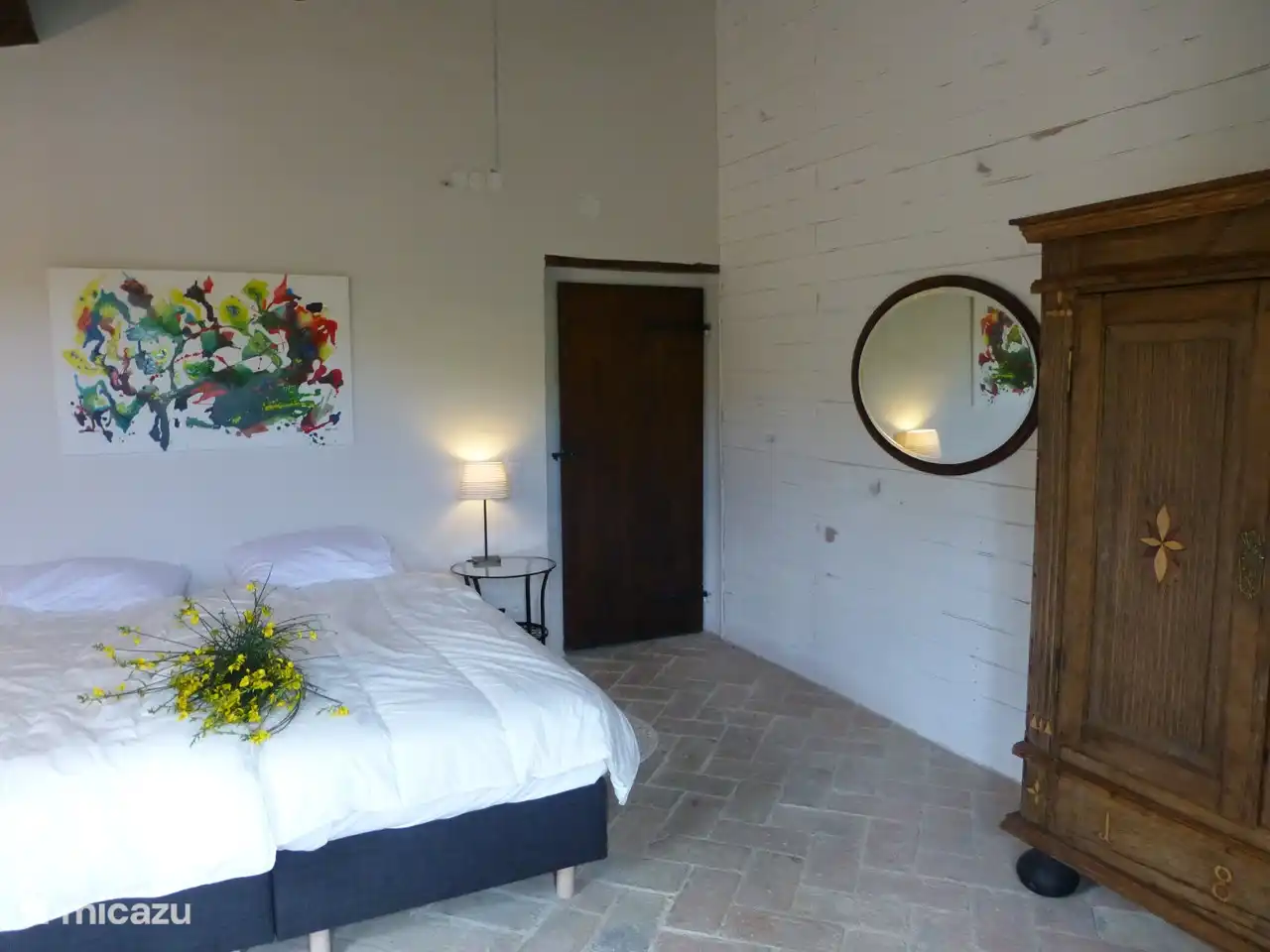 Schlafzimmer im Obergeschoss mit Klimaanlage