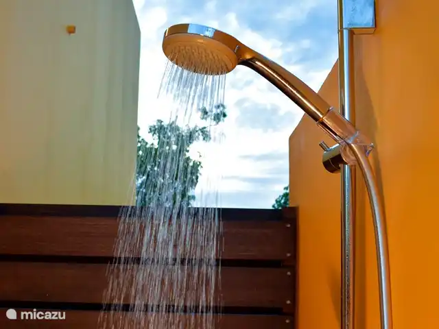 Villa Ruby piscina privada Eco resort en Curazao, Curazao Centro, Boca St. Michiel - villa Dúchese al aire libre bajo el cielo azul y por la noche bajo el cielo estrellado.