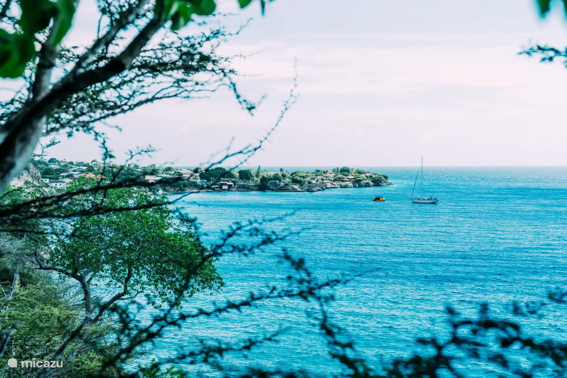 Tijdens de wandeling tussen Kokomo Beach en Boca Sami kom je o.a. dit prachtige uitzicht tegen.