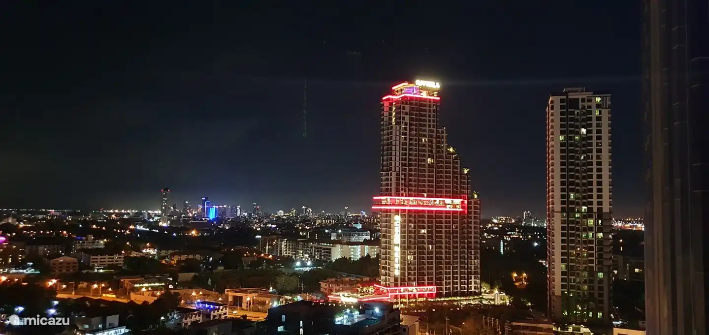 Apartamento con piscina privada Jomtien Beach Pattaya Vista nocturna a Pattaya c