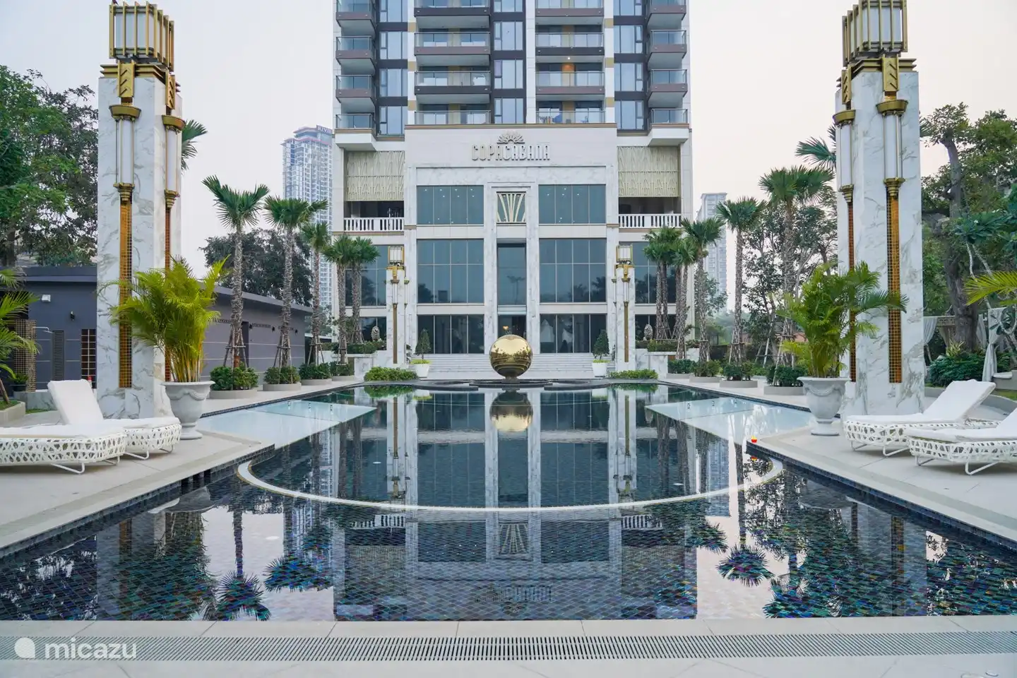 Apartamento con piscina privada Jomtien Beach Pattaya entrada lateral a la playa