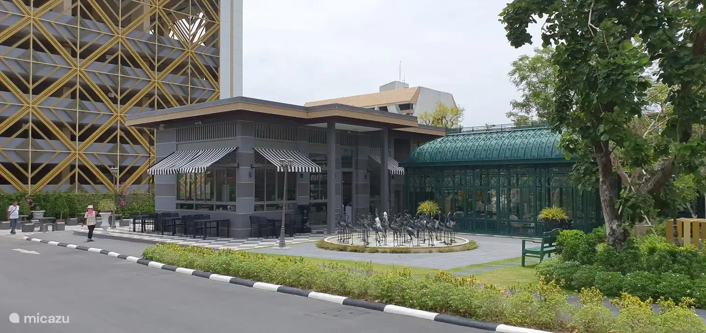 Apartamento con piscina privada Jomtien Beach Pattaya comedor y restaurante Rio