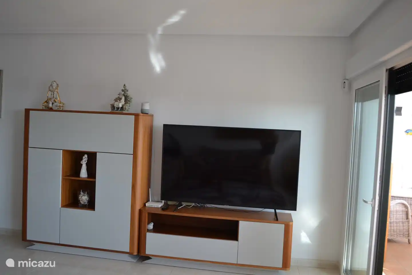 Wohnzimmer / TV 65 Zoll