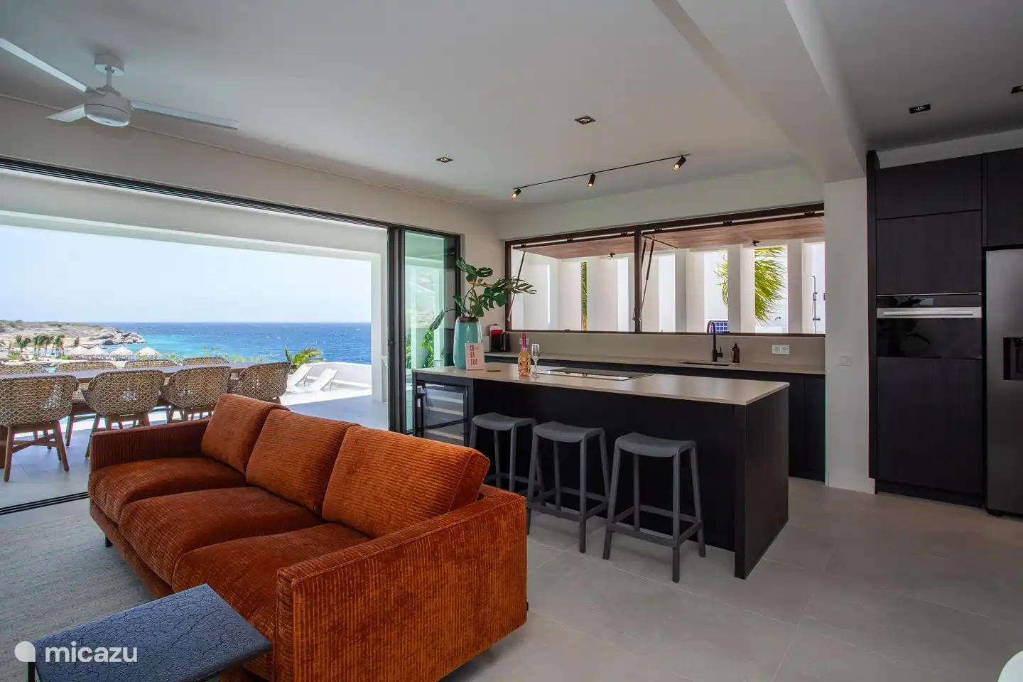 Séjour avec cuisine ouverte