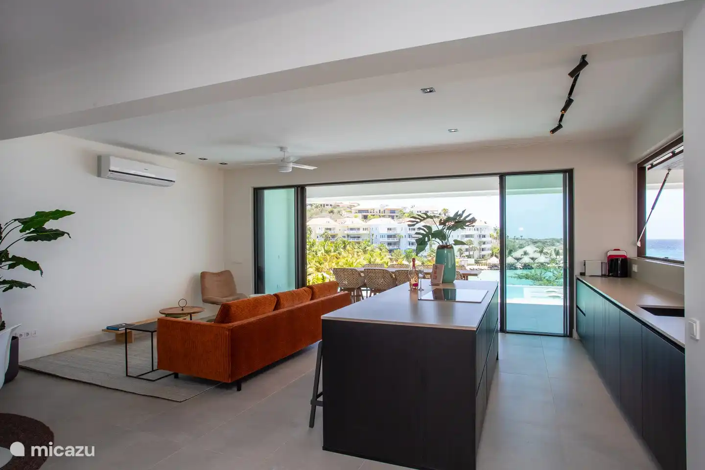 Séjour et cuisine ouverte