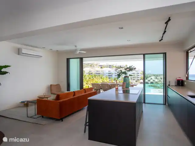 Station balnéaire de Blue Bay | Villa Bocazul 2 | Curaçao, Curaçao-Centre, Blue Bay - villa Séjour et cuisine ouverte