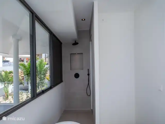Station balnéaire de Blue Bay | Villa Bocazul 2 | Curaçao, Curaçao-Centre, Blue Bay - villa Salle de bain privée avec douche et baignoire.