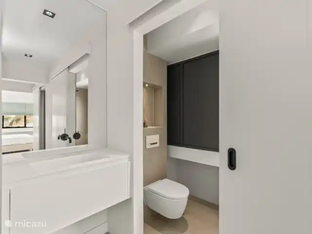 Station balnéaire de Blue Bay | Villa Bocazul 2 | Curaçao, Curaçao-Centre, Blue Bay - villa Salle de bain privée dans la chambre 2.