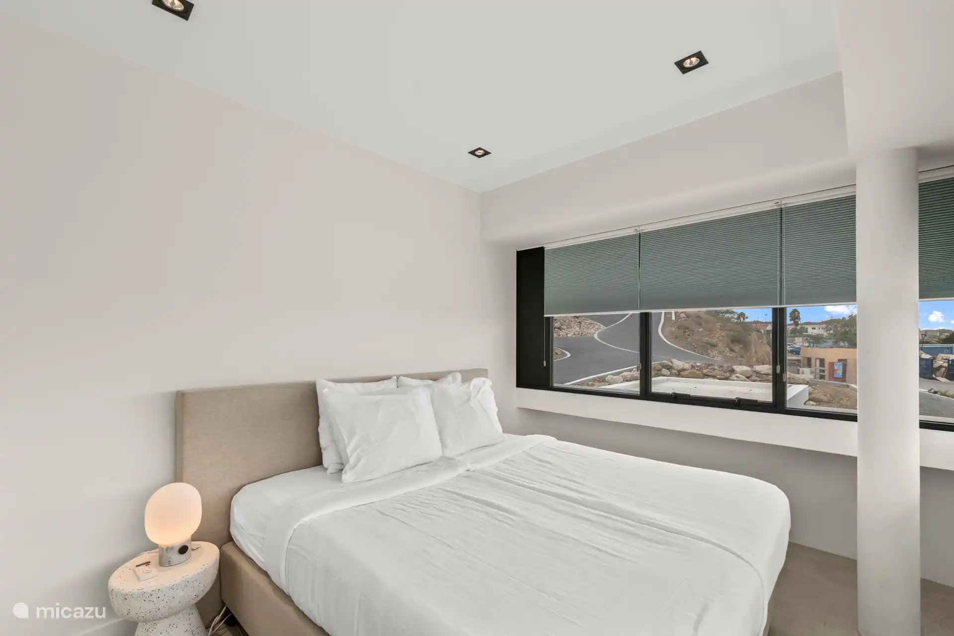 Chambre 3 avec salle de bain privée.