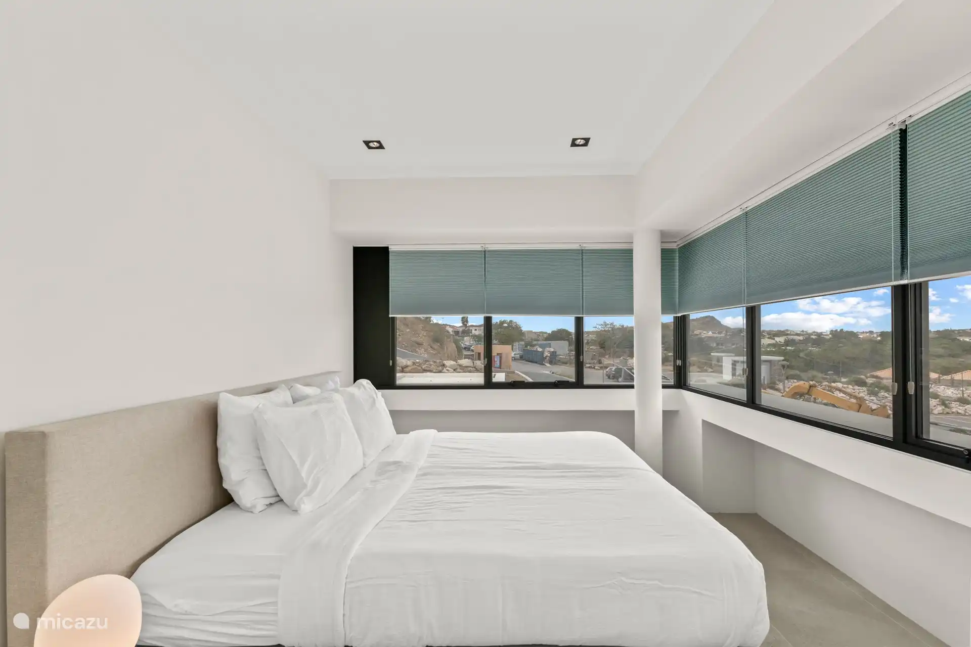 Chambre 3 avec salle de bain privée.