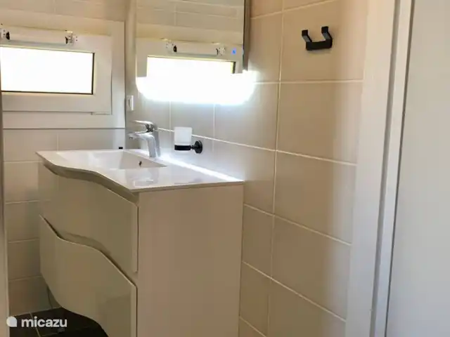 Villa de vacances 88 | France, Ariège, Daumazan-sur-Arize - villa Salle de bains avec douche à l’italienne à effet pluie.