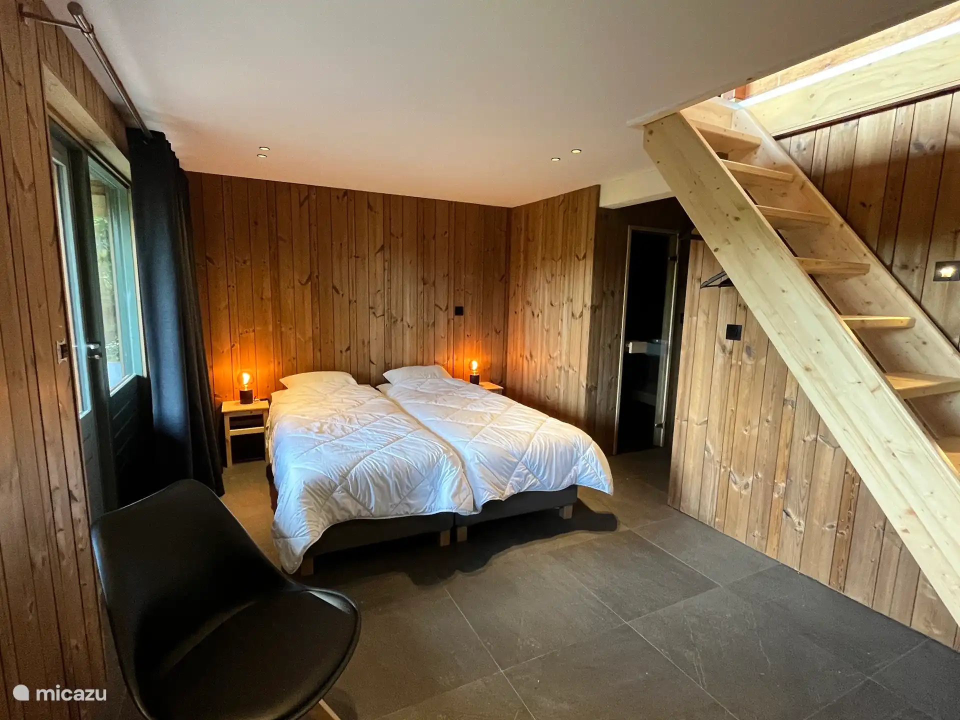 chambre principale 'Wellness' avec salle de bains et sauna et une terrasse extérieure