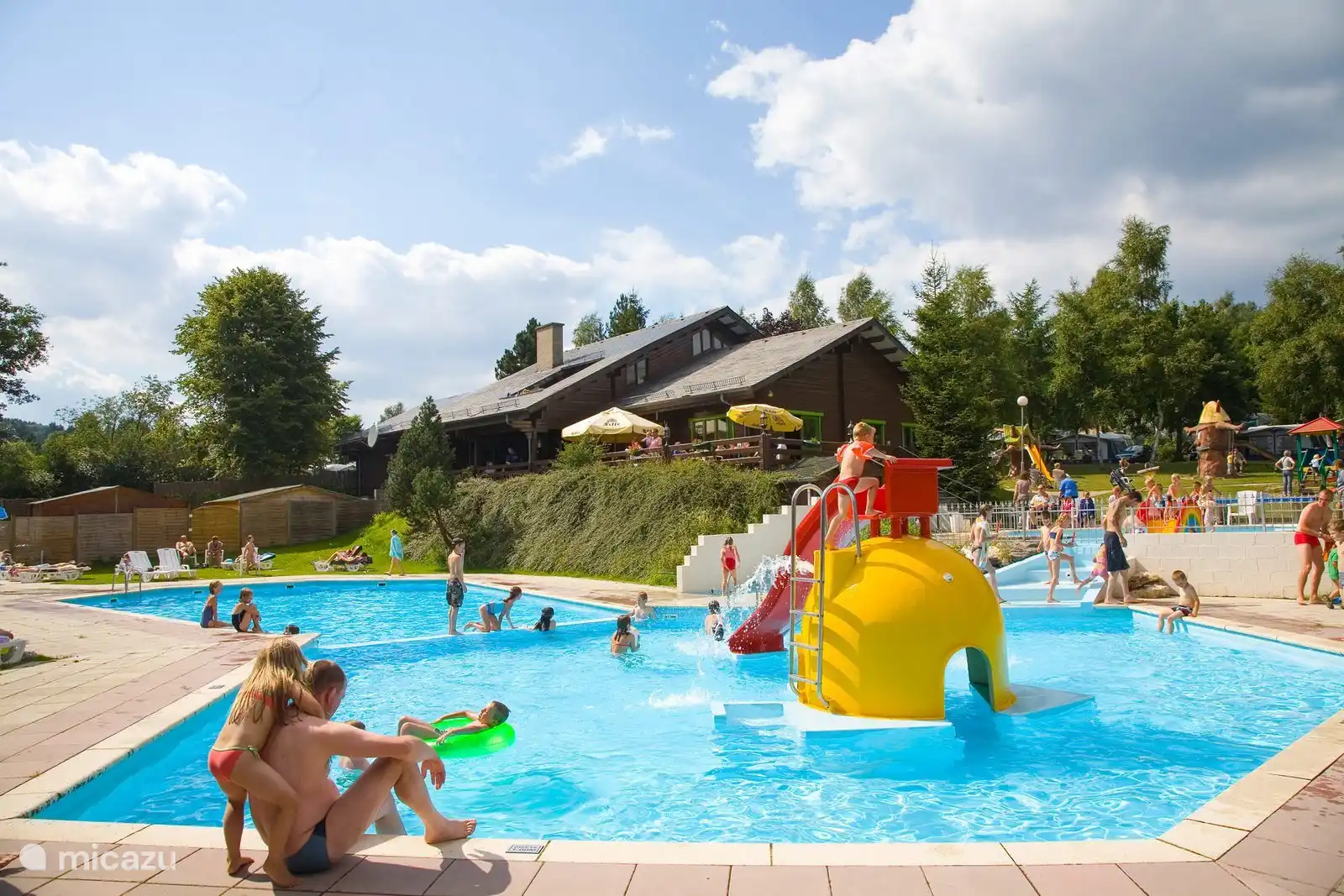 piscines à ArdenParks Petite Suisse... Plaisirs de l’eau pour petits et grands. Chauffé et ouvert pendant les mois d’été. 