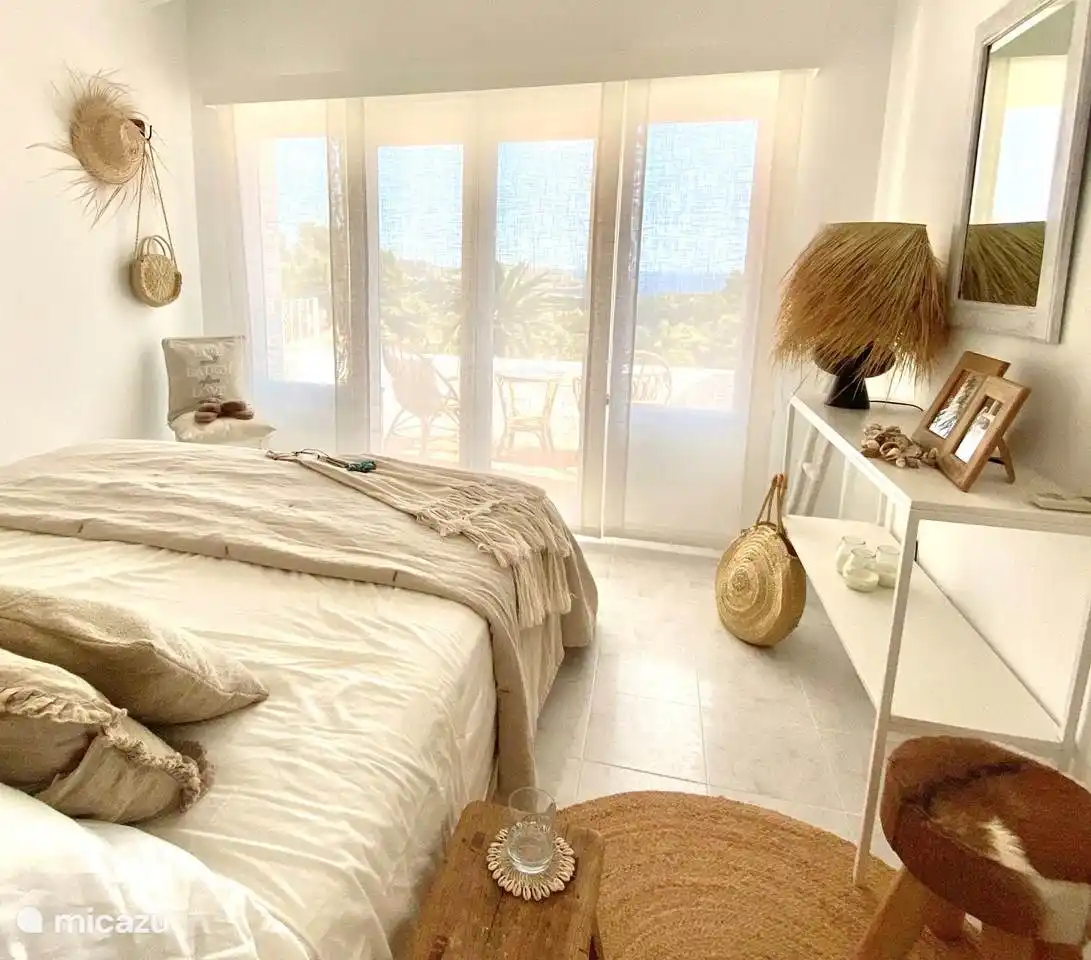 Schlafzimmer 4 im Obergeschoss mit eigenem Balkon