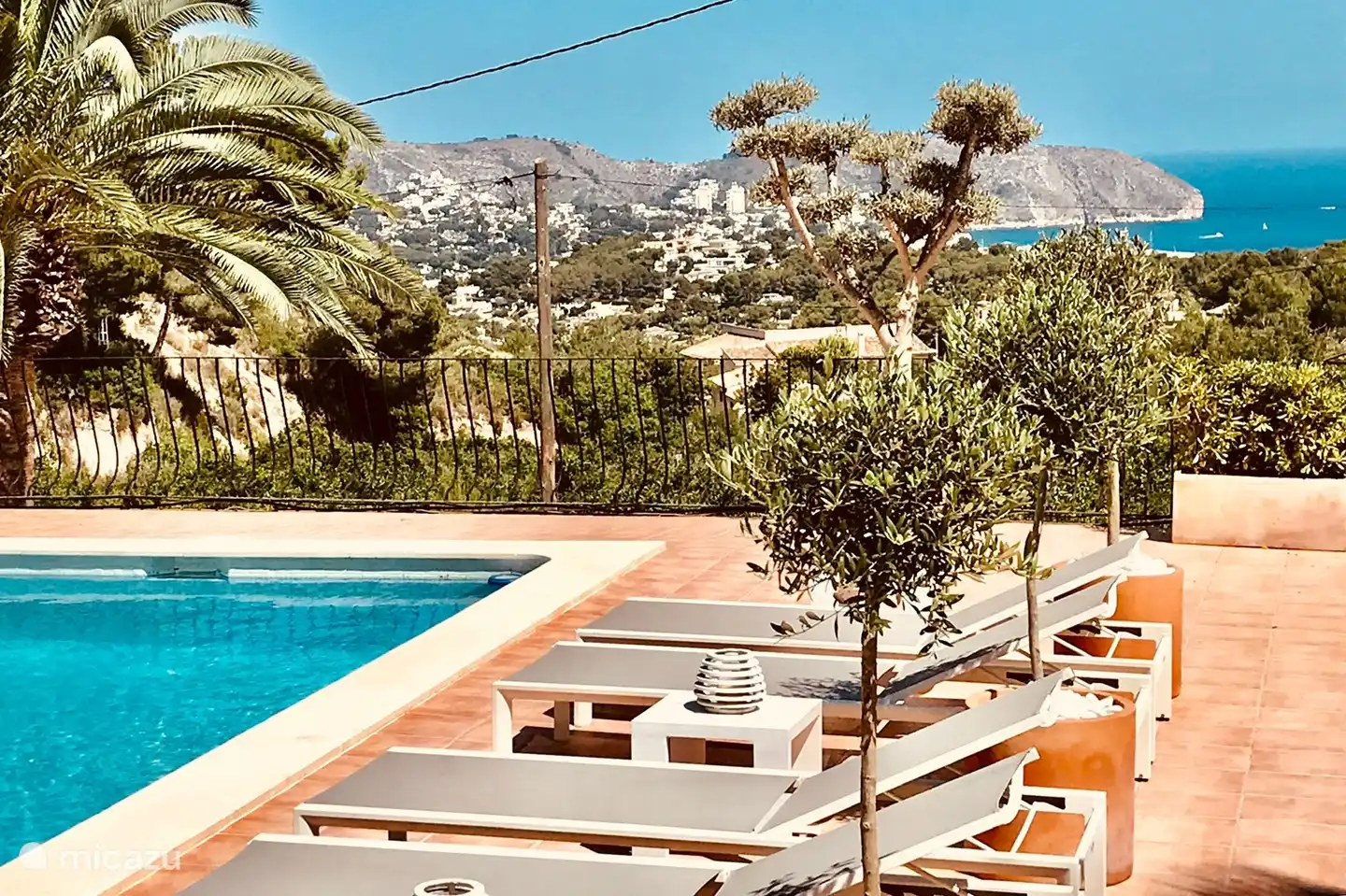 Einzigartige Aussicht auf Moraira vom Haus und Pool