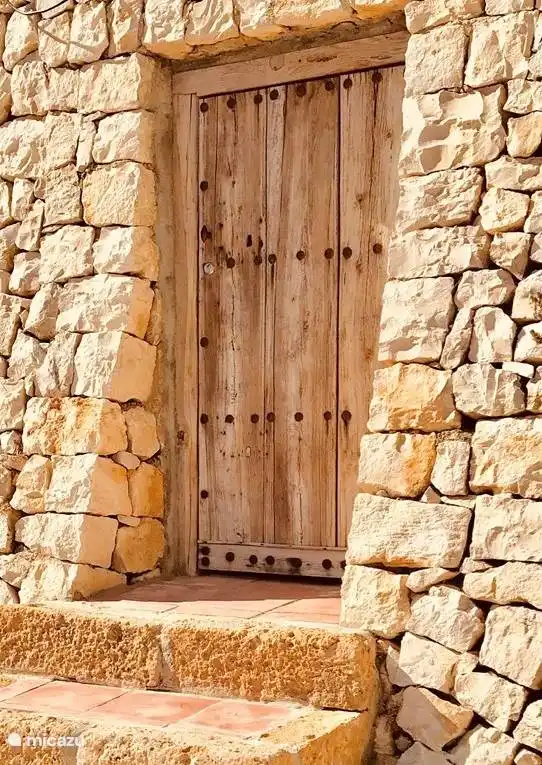 Authentische spanische Tür am Eingang