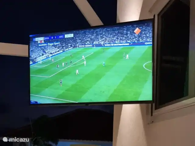 Villa Awa Blou vue mer/au vent | Curaçao, Banda Abou (ouest), Fontein - villa LG Smart TV avec Firestick.
Grâce au support TV, il est également possible de regarder la télévision à l’extérieur.