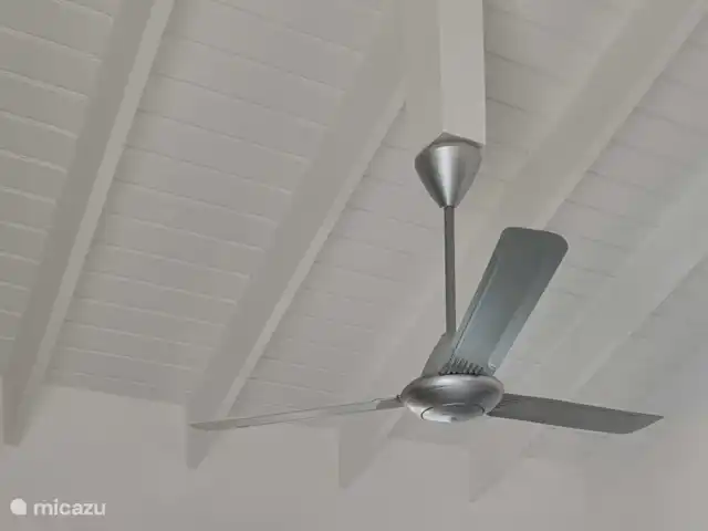 Villa Awa Blou vue mer/au vent | Curaçao, Banda Abou (ouest), Fontein - villa Ventilateur de plafond au-dessus de la cuisine.