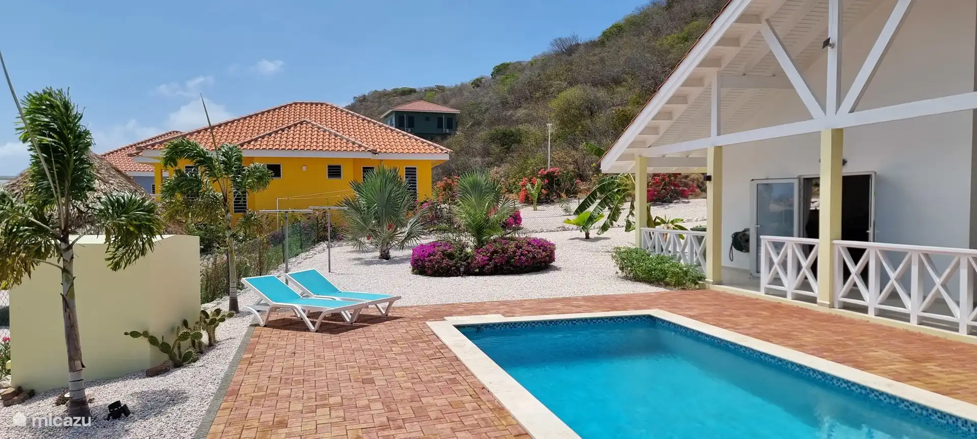 Geräumiges Pooldeck.