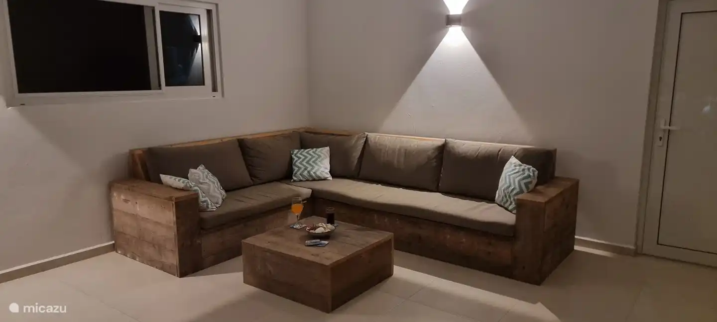 Schönes Lounge-Set aus Gerüstholz.