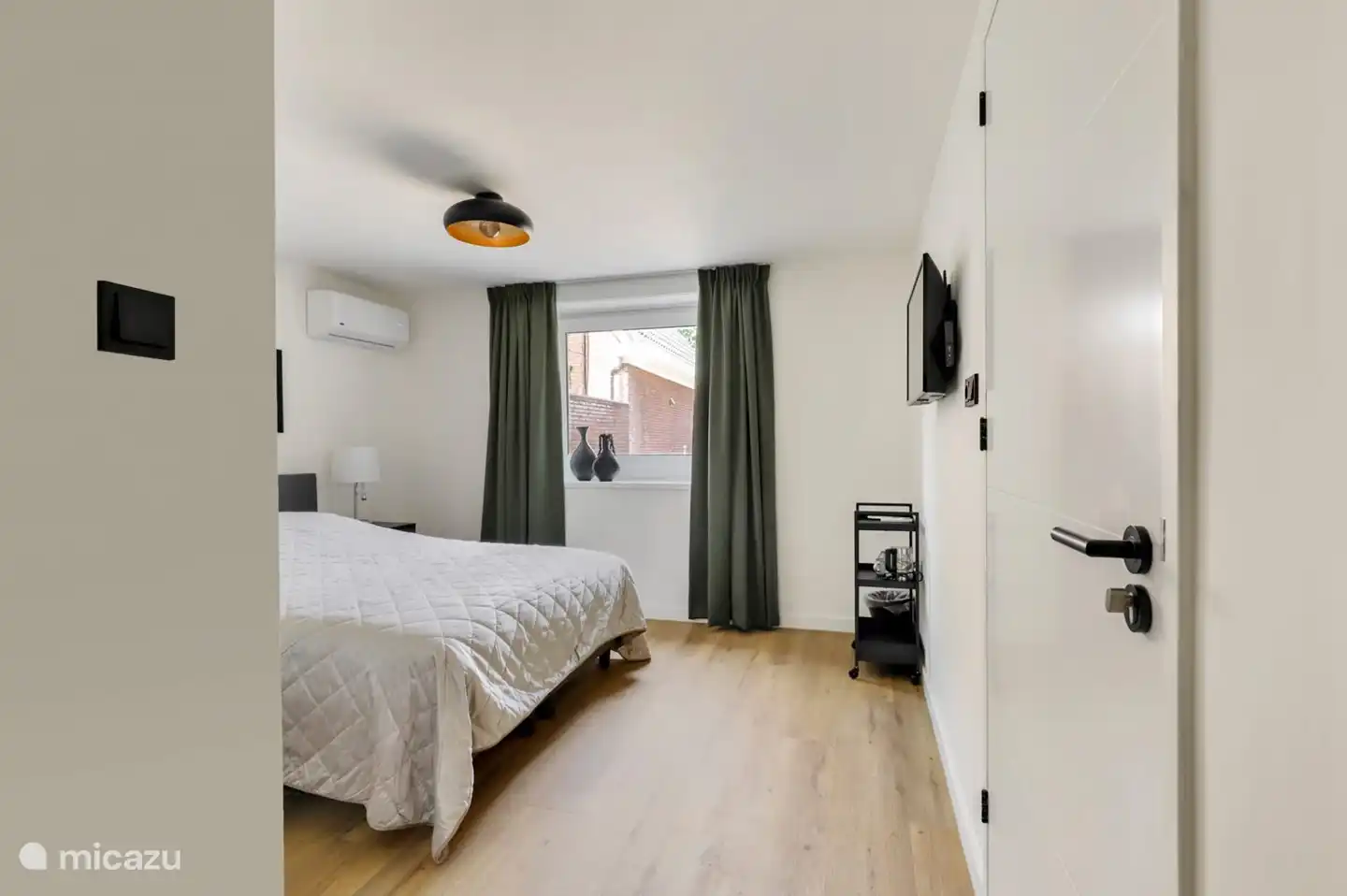 Schlafzimmer 1 – Blumen