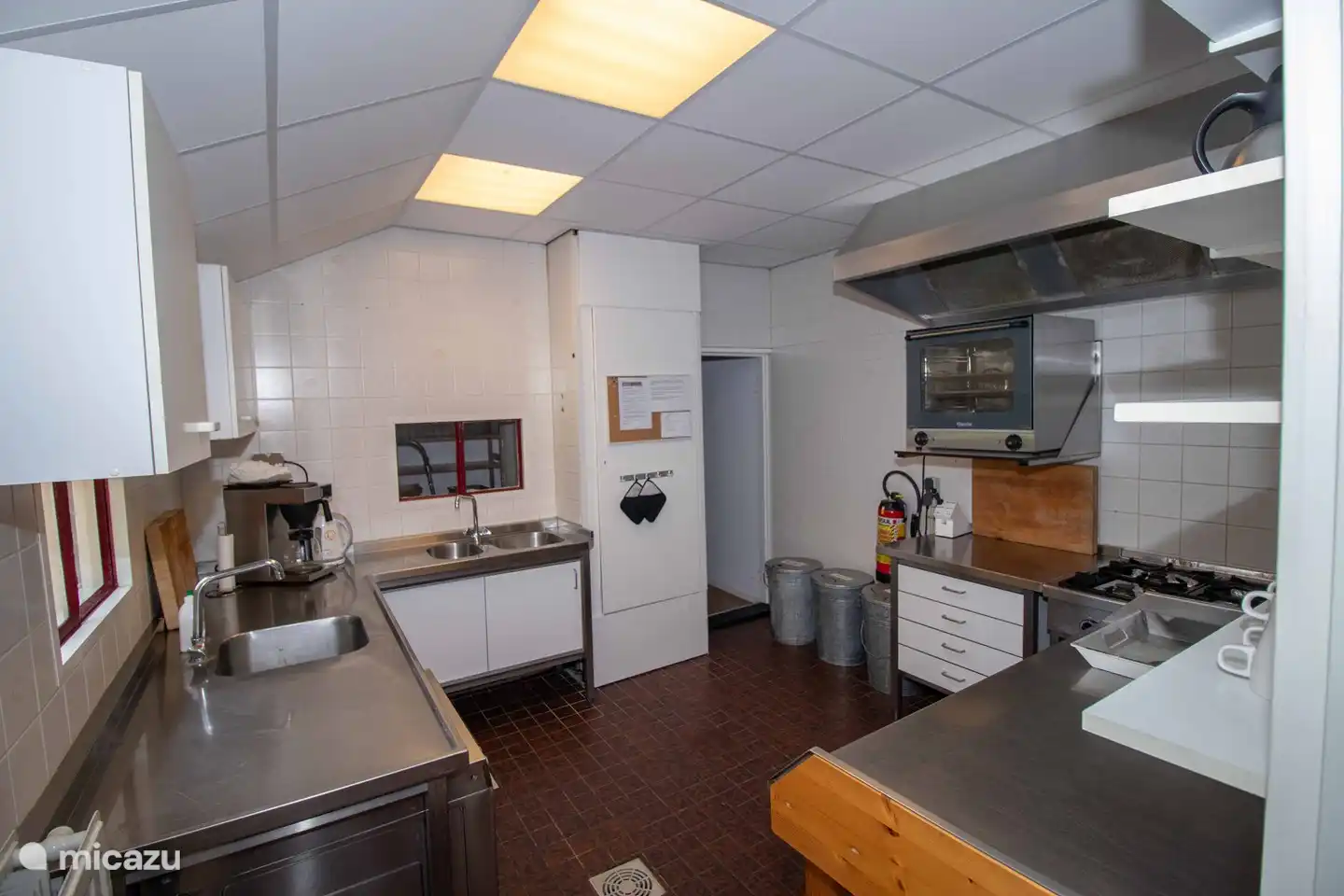 Geräumige Catering-Küche